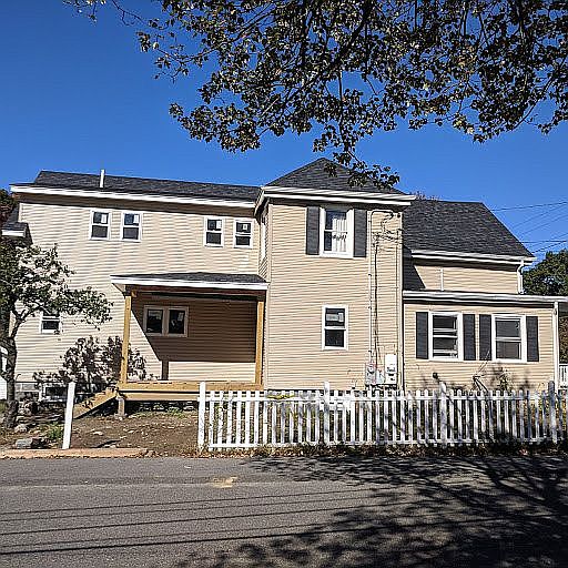 2nd image of 105 Cedar St