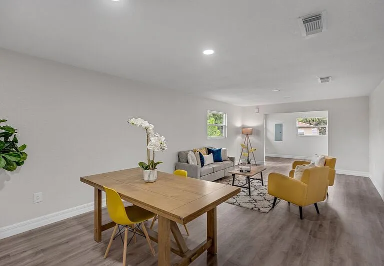 224 Singleton Ave — Photo 4