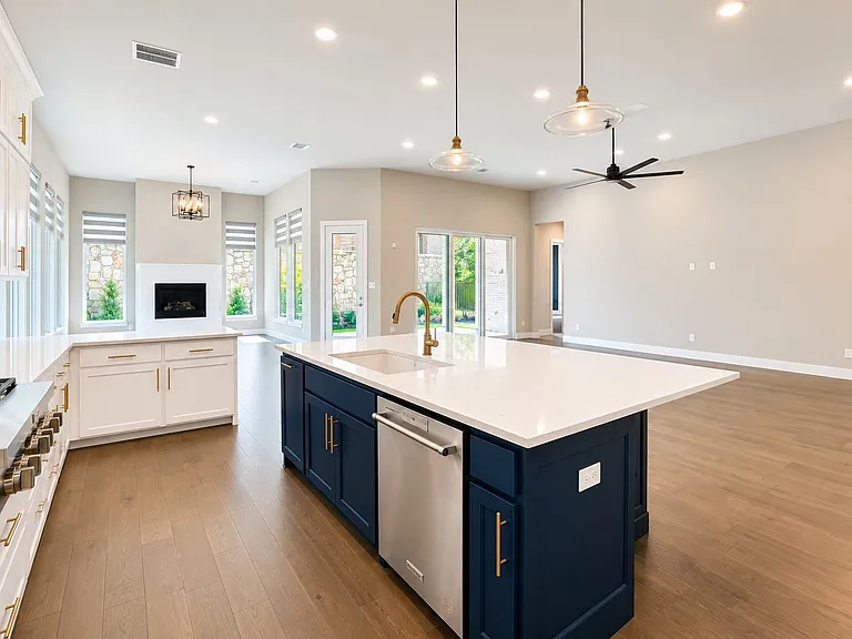 350 Pearland Dr — Photo 12