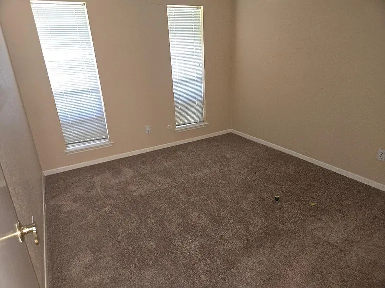 7911 Southmeadow Dr — Photo 15