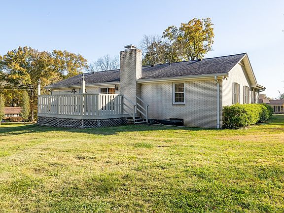 3rd image of 221 Jackson Heights Rd