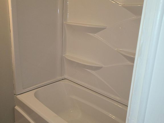 4th image of 322 1/2 S Main St #3