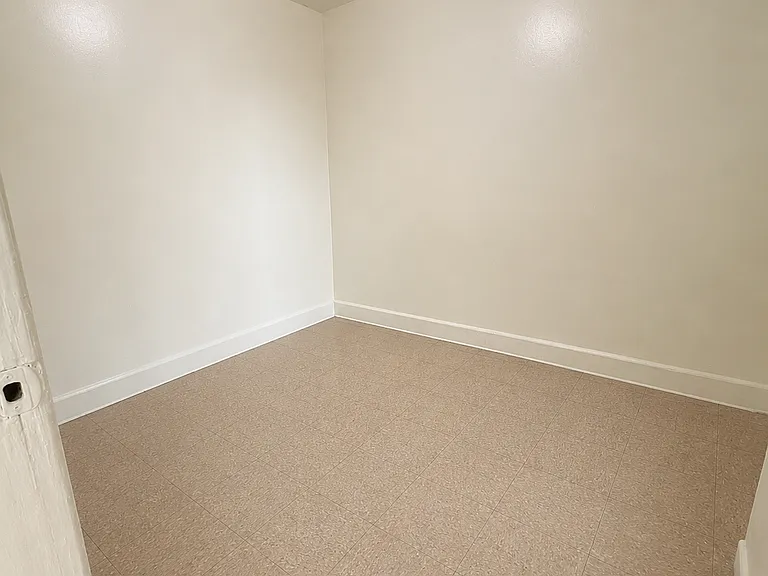 729 W Butler St #2 — Photo 6