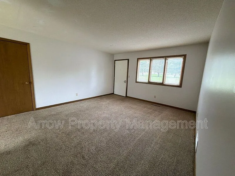2 bed, 1.0 bath, $575 — Photo 3