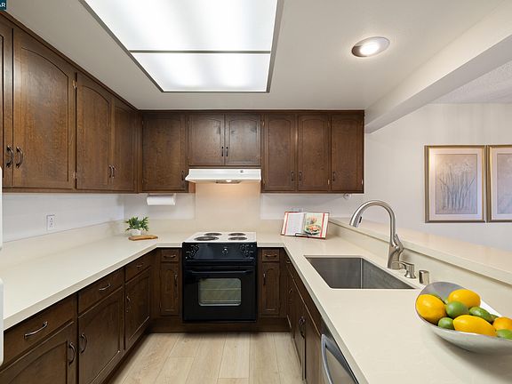 2nd image of 1348 Rockledge Ln APT 4