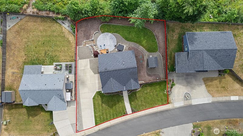 5th image of 905 Cody Street SE