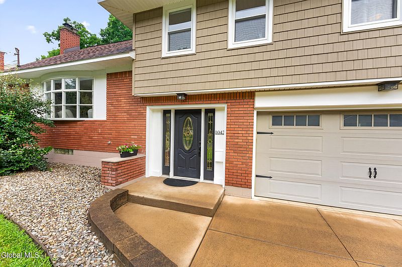 3rd image of 1042 Manas Drive