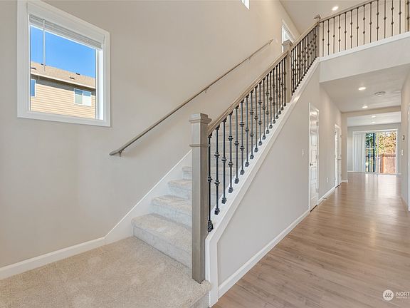 4th image of 1451 101st Avenue SE