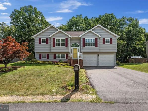 128 Longwood Dr, Bunker Hill, WV 25413