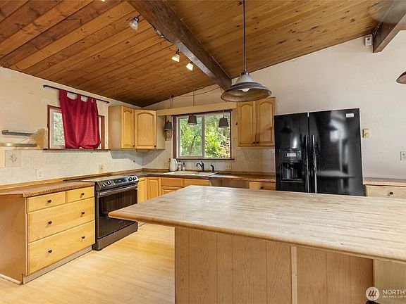 3rd image of 1428 Lakewood Drive