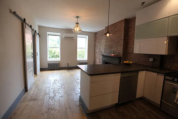 Rented by Gazal International Brokerage Group | media 30