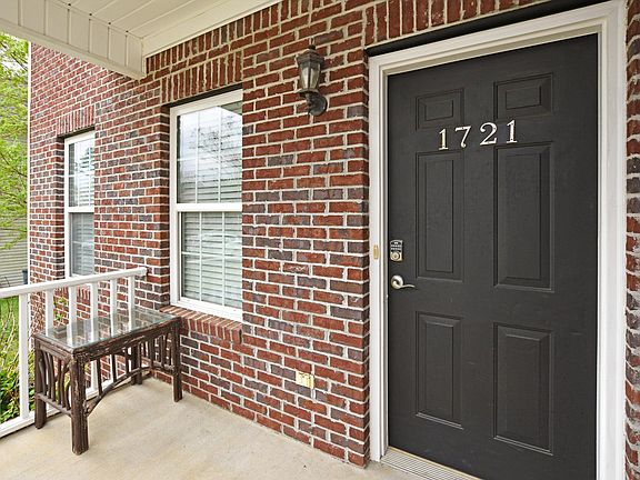 3rd image of 1721 New Castle Dr NE