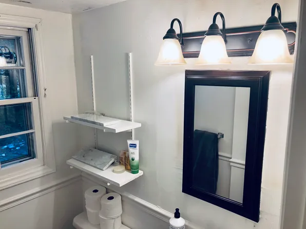 102 Crossland Dr, Chapel Hill, NC 27517