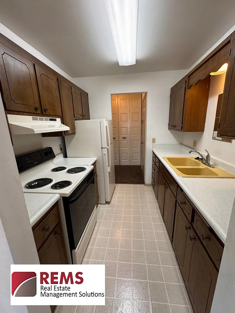 517 East Cook Street — Photo 2