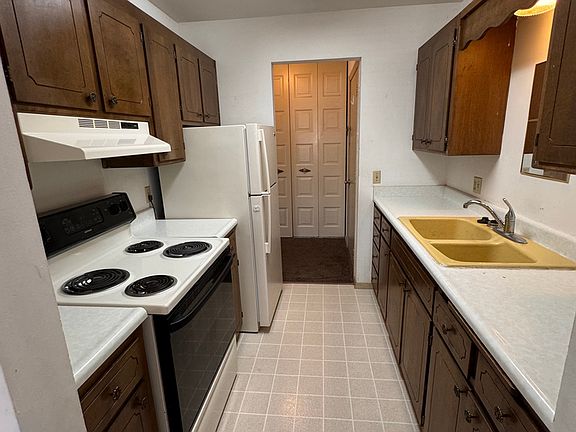 2nd image of 517 E Cook St #2