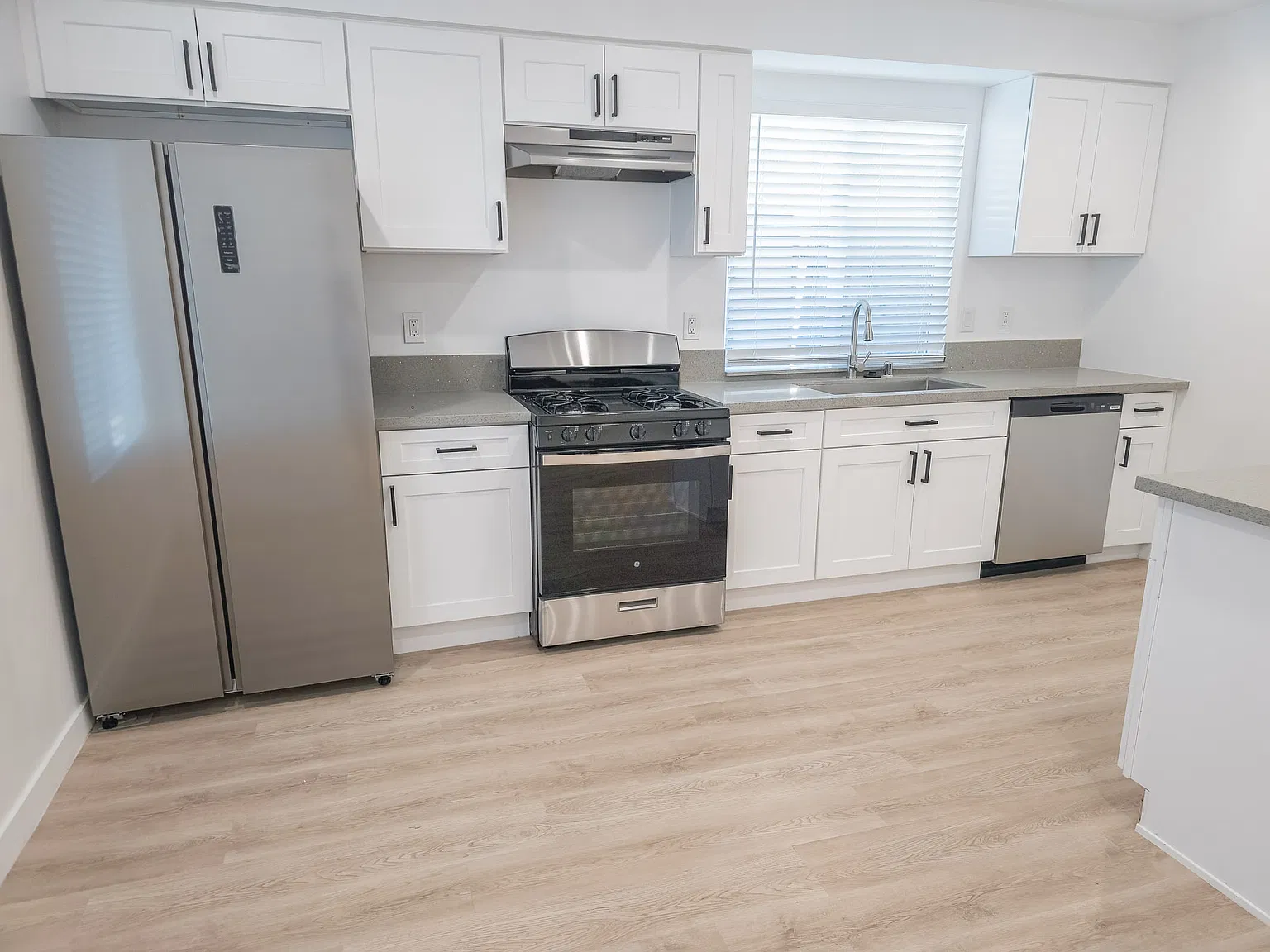 3 bed, 1000 sqft, $3,375 — Photo 4