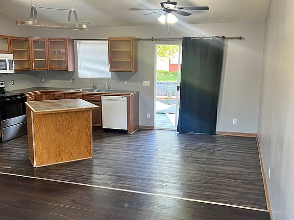 5th image of 239 W Irving St