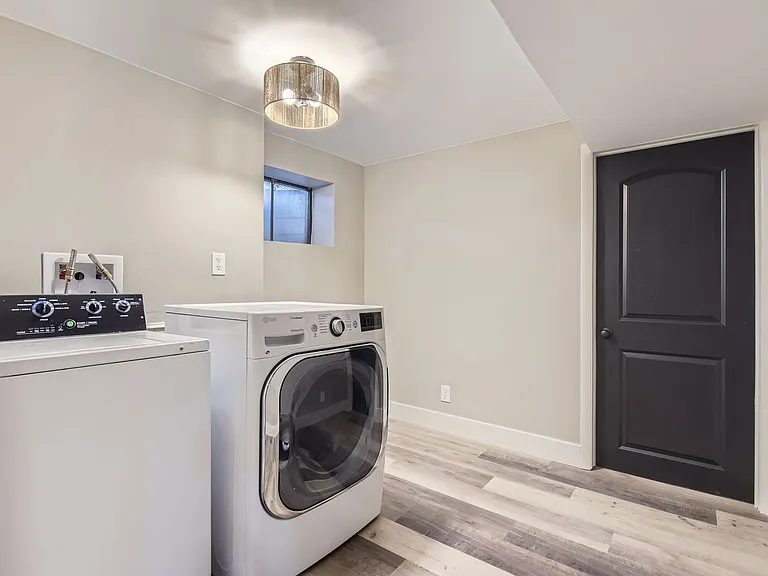 3576 S Holly St — Photo 22