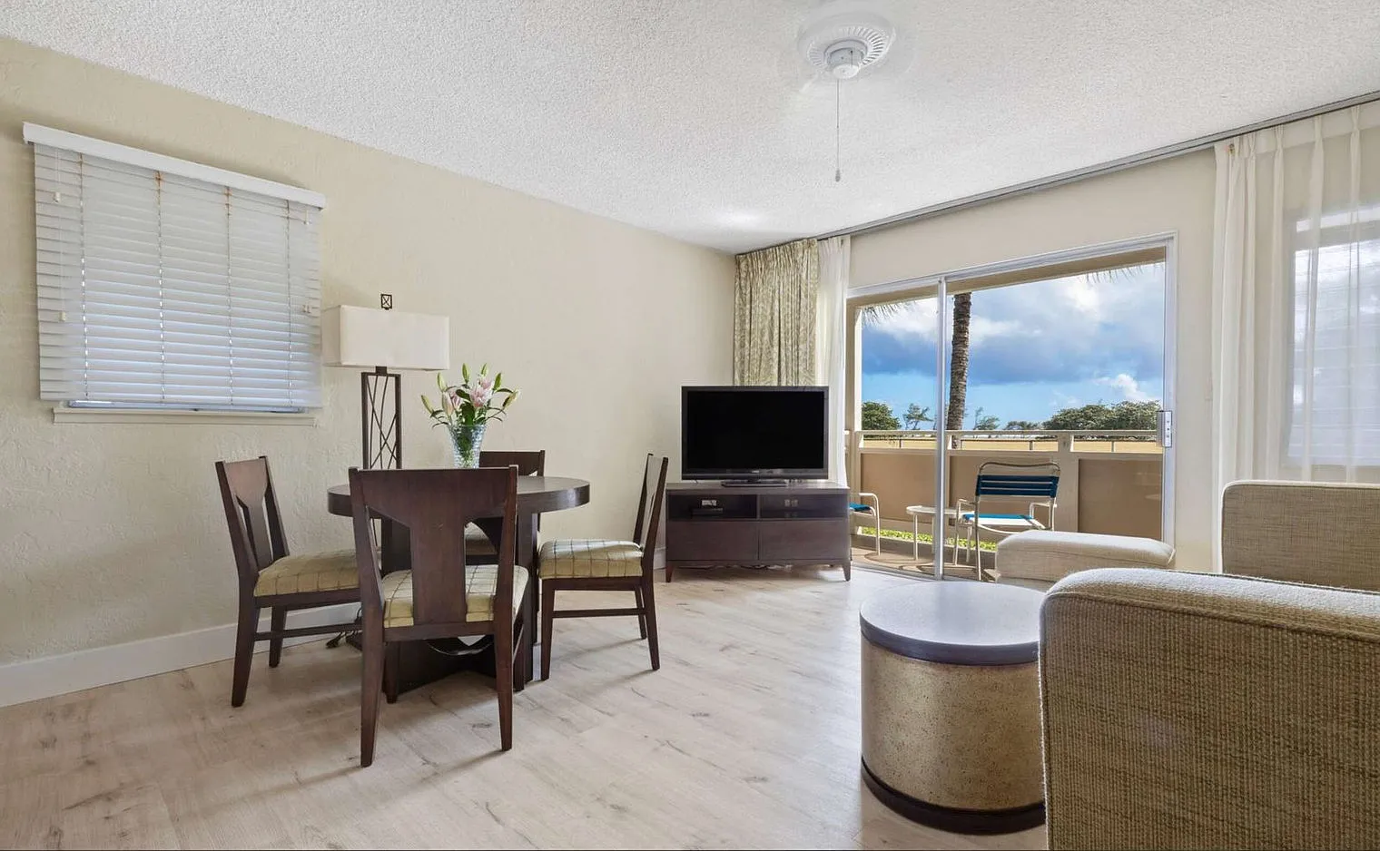 1 bed, 1.0 bath, 495 sqft, $10,987 — Photo 1