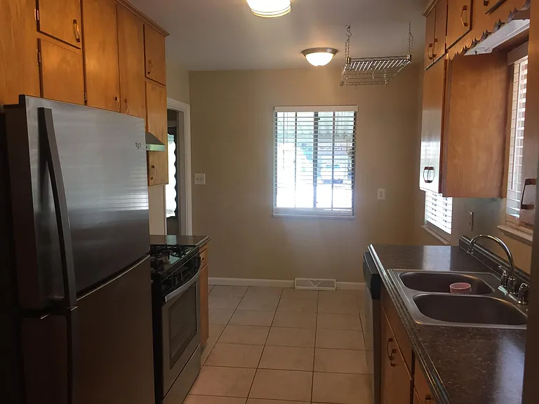 1410 S York St — Photo 3