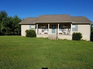 688 Carson Rd, Crossville, TN 38571