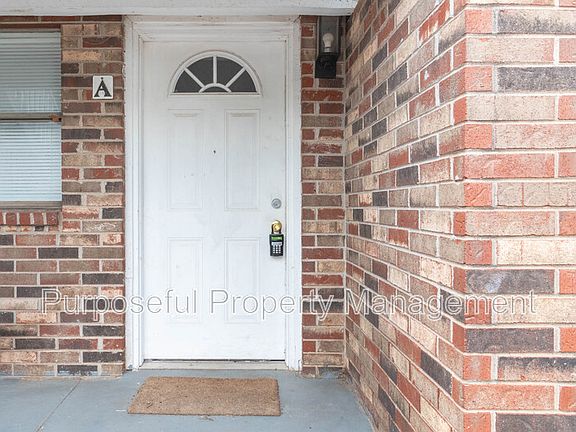 2nd image of 109 SE 42nd St APT A