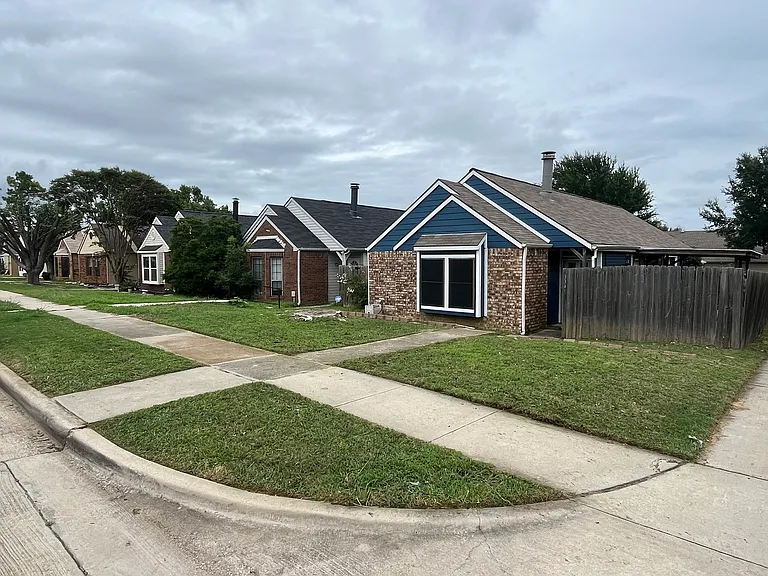 Teakwood Ln — Photo 2