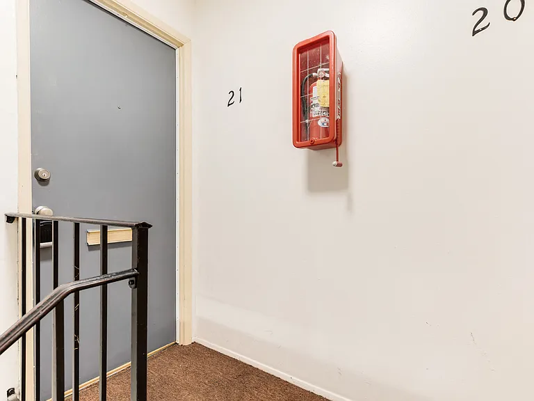 West Royal Apartments — Photo 11
