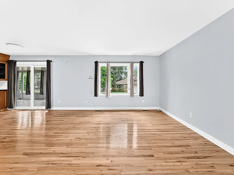 64 Riverton Ave — Photo 5