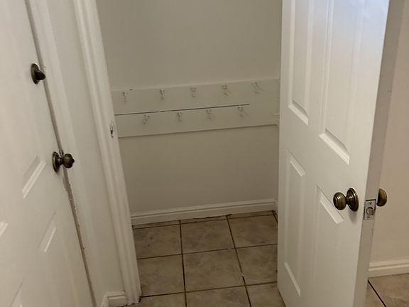 4th image of 5972 S Roanoke Dr