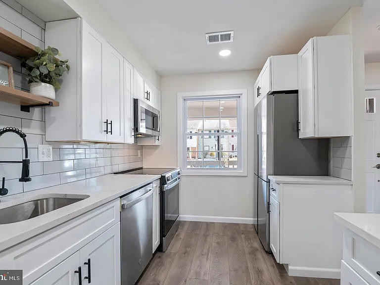 7616 Somerset Ln — Photo 2