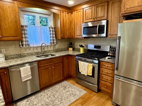 275 Donohue Rd APT 4