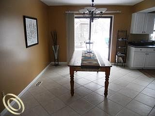 5th image of 15548 Penn Dr