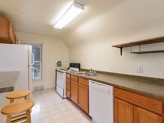 2nd image of 1331 Washtenaw Ave #5