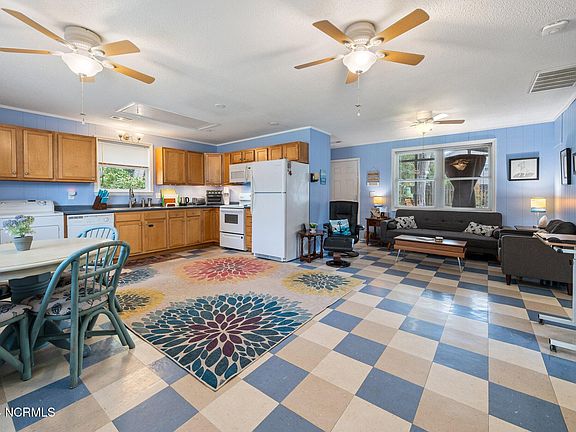 4th image of 338 NE 39th Street