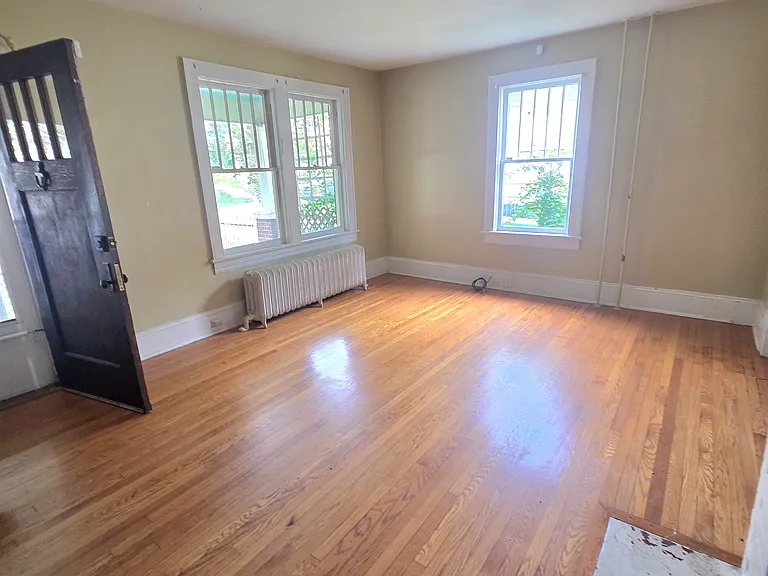 1113 Winona Ave SW — Photo 3