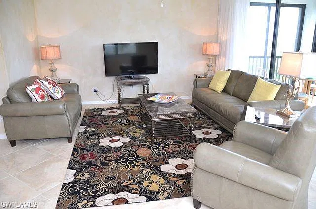 2 bed, 2.0 bath, 1607 sqft, $10,500 — Photo 3