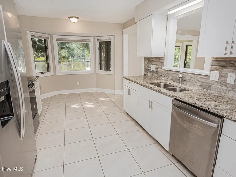 5722 Gondolier Dr — Photo 10