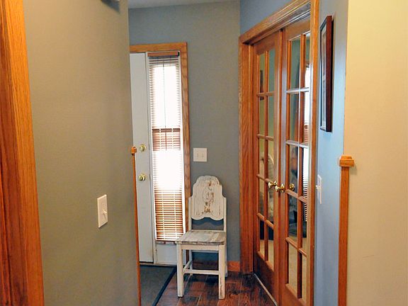 Hallway with porcelain tile.