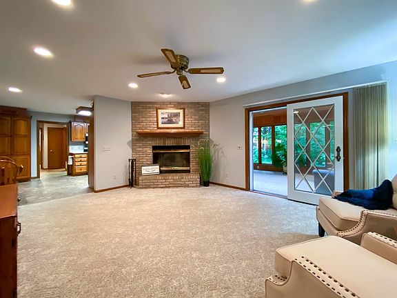 3rd image of 6586 Forest Park Dr