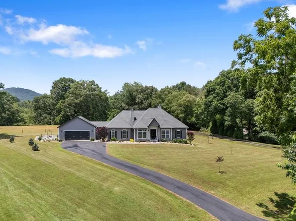 1502 Smithfield Ln, Young Harris, GA 30582