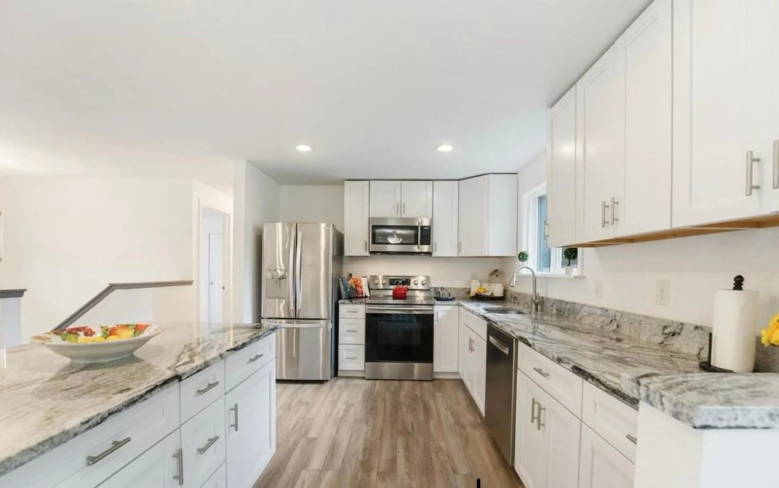 3 bed, 2.5 bath, 1640 sqft, $3,950 — Photo 4