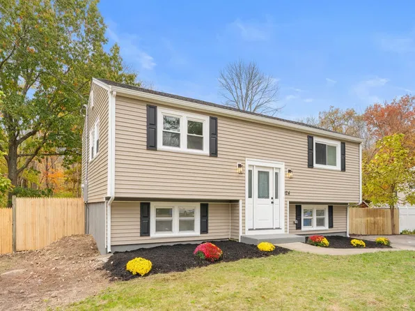 124 Auburn St, Whitman, MA 02382