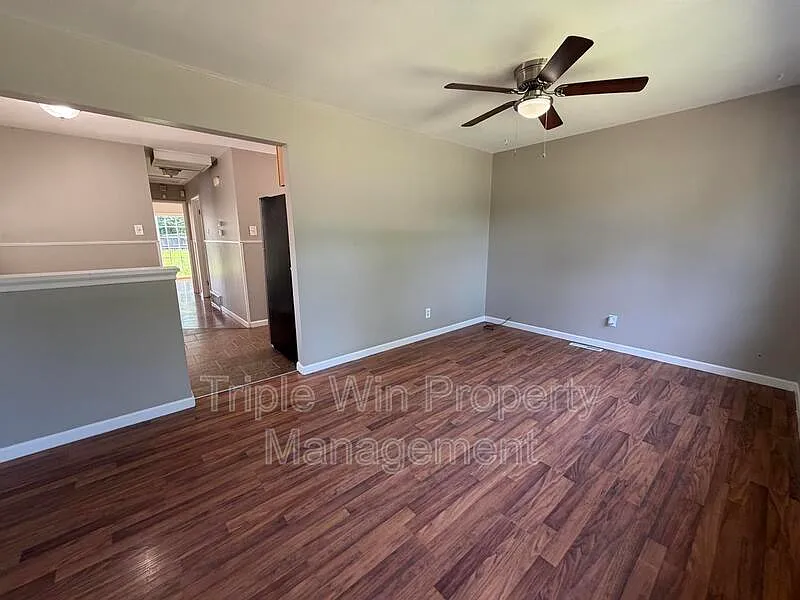 2 bed, 1.0 bath, 759 sqft, $1,190 — Photo 3