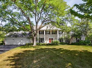 111 Fallstone Dr, Lincolnshire, IL 60069