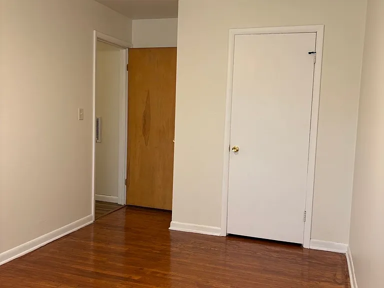 Spacious 3 Bedroom Townhome Available Now Great Location! — Photo 15