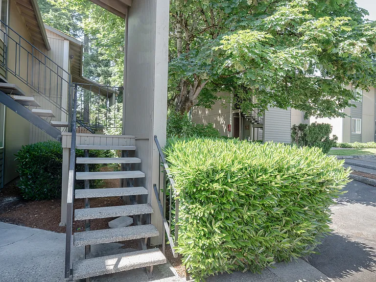 Kimberly West — Photo 4