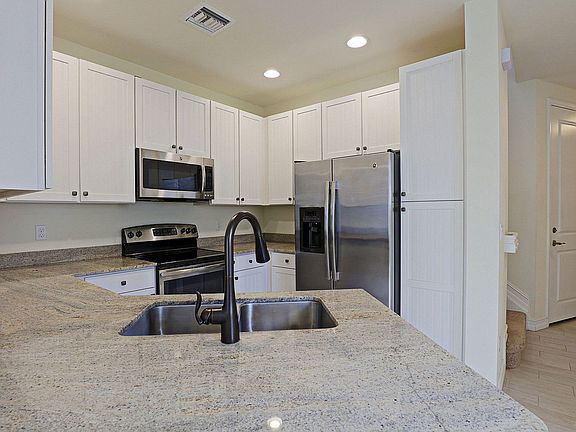 5th image of 9462 Montebello Way #101
