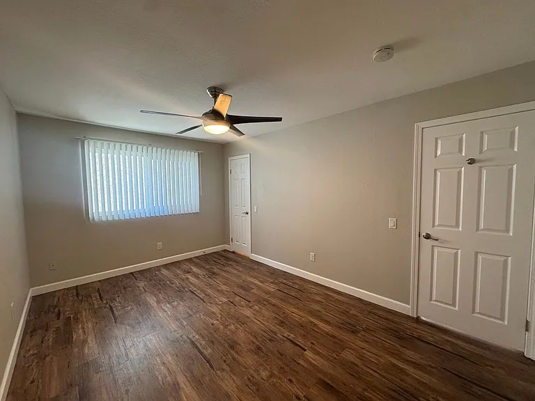 1355 Loma Ave #205 — Photo 13