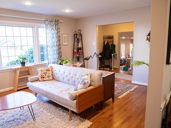 5th image of 5417 Broadmoor St